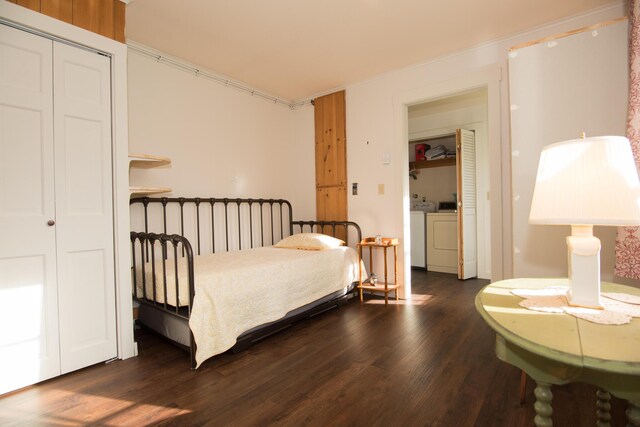 42 Old Mill Rd, Bristol, ME 04554 - bedroom featuring independent washer and dryer and dark wood-style flooring