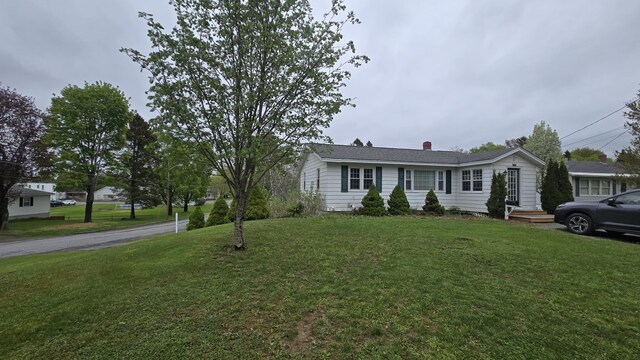 2 Fairview Ave, Houlton, ME 04730 - ranch-style home featuring a front yard