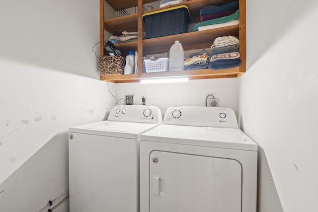 14 Lakeshore Dr, Belgrade, ME 04918 - laundry room featuring washing machine and clothes dryer