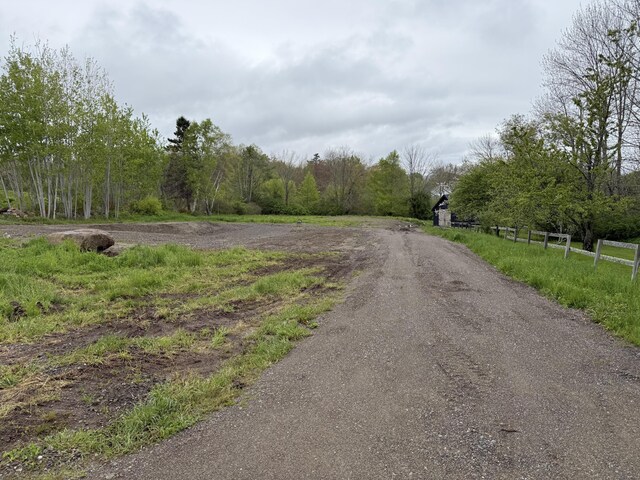 13 Old Stone Rd, Lincolnville, ME 04849