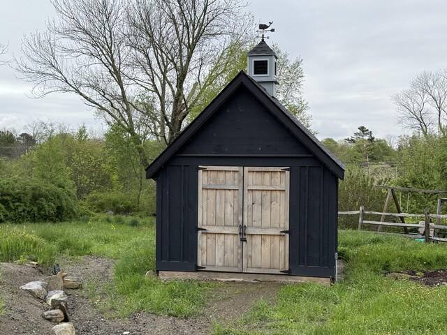 13 Old Stone Rd, Lincolnville, ME 04849