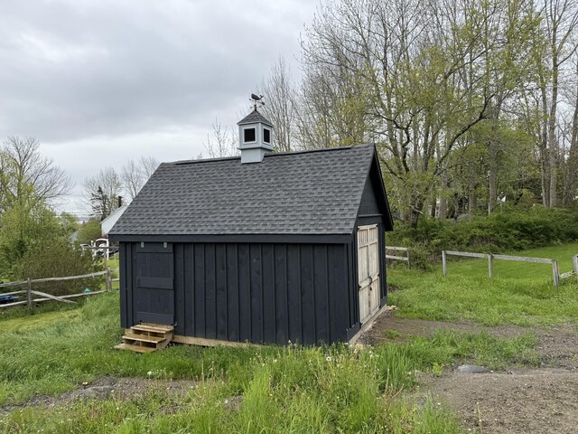 13 Old Stone Rd, Lincolnville, ME 04849