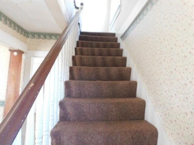 10 Summer St, Calais, ME 04619 - view of stairs