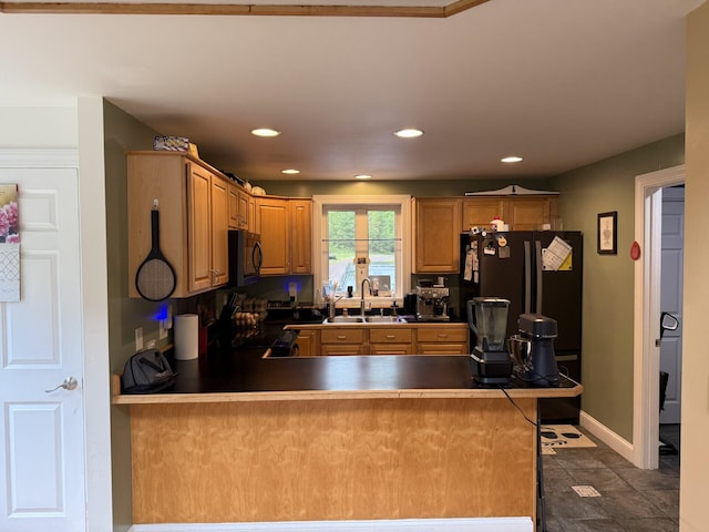 20 Lady Jennifer Dr, Biddeford, ME 04005 - kitchen with black appliances, a sink, a peninsula, recessed lighting, and baseboards