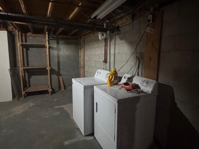8 Sunset View St Unit 2, Gray, ME 04039 - laundry area featuring washing machine and clothes dryer