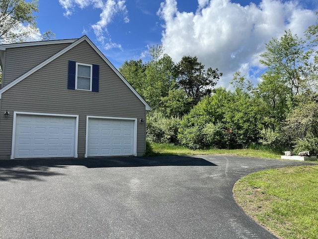 39 Thompson St, Wells, ME 04090 - garage featuring driveway