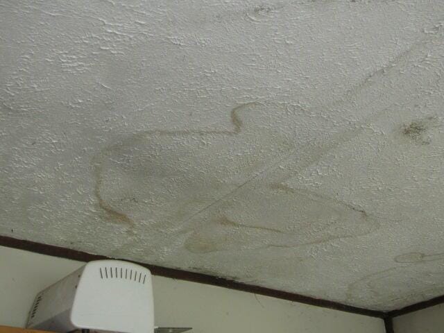 33 Log N Rock Rd, Eliot, ME 03442 - detailed view of a textured ceiling