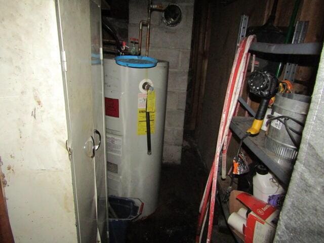 33 Log N Rock Rd, Eliot, ME 03442 - utilities featuring water heater