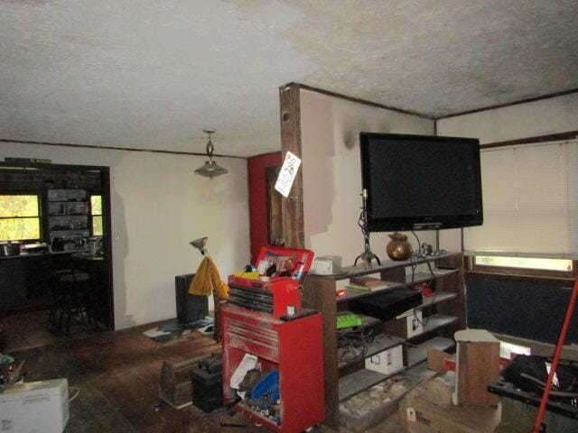 33 Log N Rock Rd, Eliot, ME 03442 - living area with a textured ceiling