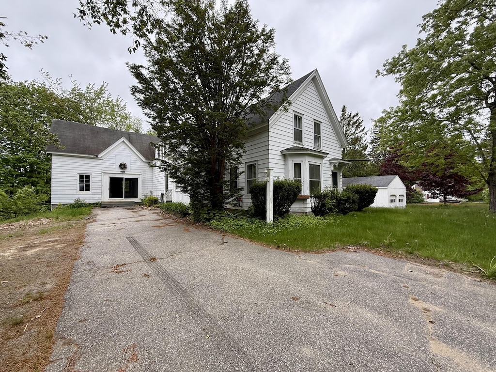 42 Alfred Rd, Kennebunk, ME 04043 - view of front of property with driveway