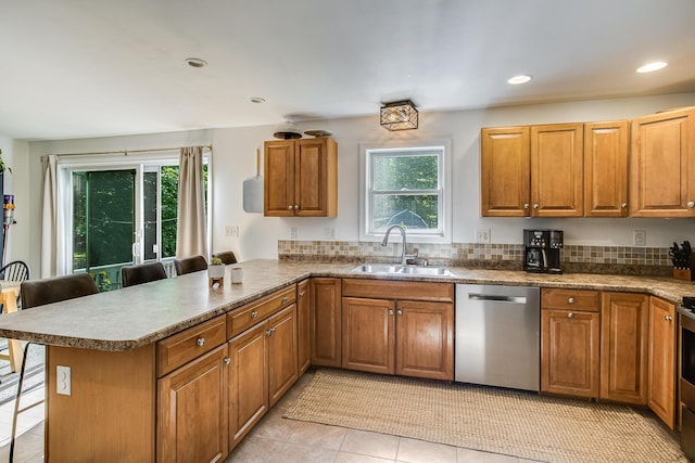 6 Emerald Ct, Berwick, ME 03901 - kitchen featuring stainless steel appliances, a sink, a breakfast bar area, a peninsula, and plenty of natural light