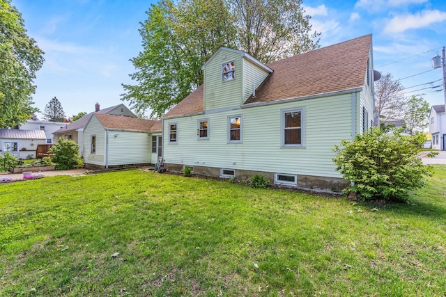 4 Hillside Ave, Biddeford, ME 04005 - rear view of property featuring a lawn and a shingled roof