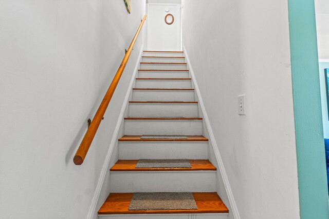 4 Hillside Ave, Biddeford, ME 04005 - view of stairs