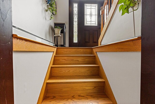 25 Parmenter Ter, China, ME 04358 - view of staircase