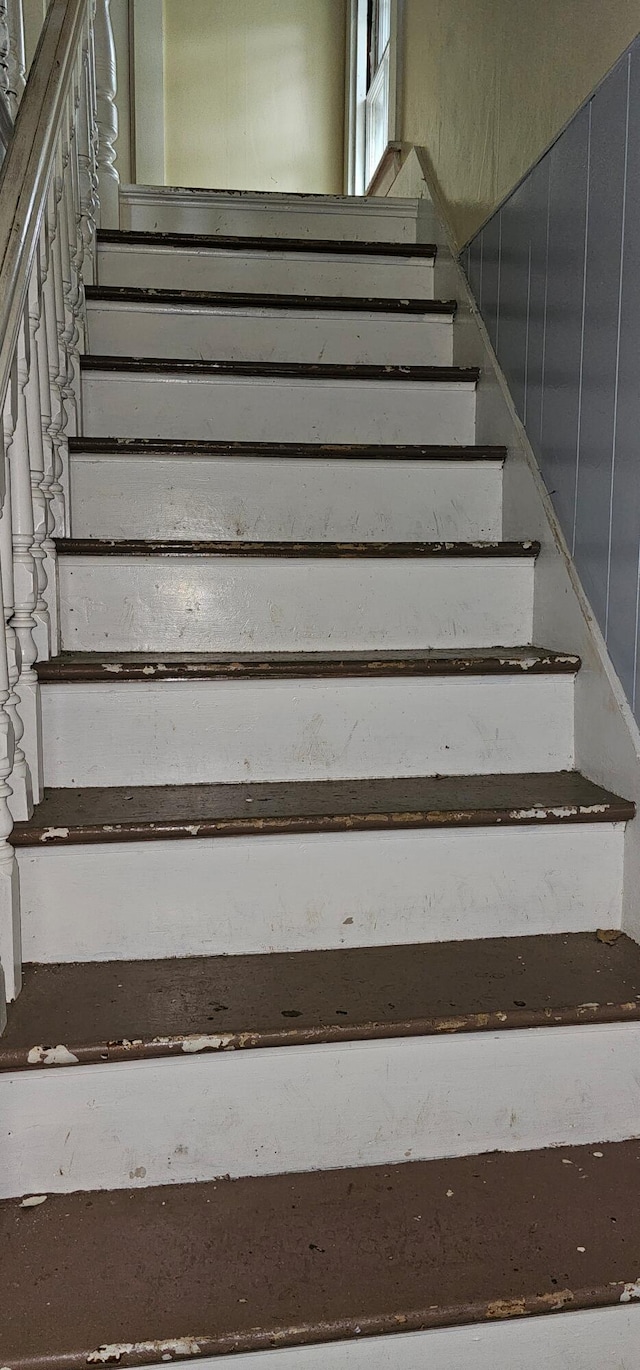 18 Pine St, Skowhegan, ME 04976 - view of stairway