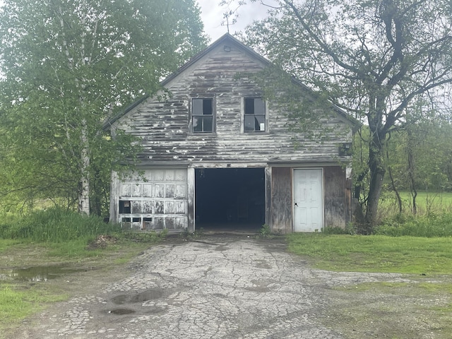 722 Farmington Rd, Strong, ME 04983 - garage with driveway
