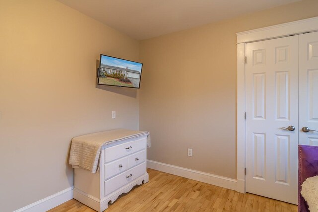 231 Parkway S, Brewer, ME 04412 - bedroom featuring light wood finished floors and baseboards
