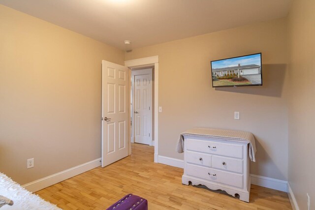 231 Parkway S, Brewer, ME 04412 - bedroom featuring light wood-style flooring and baseboards