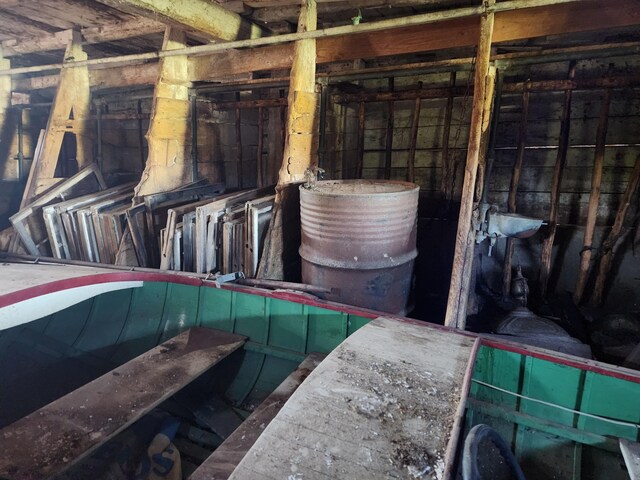 1542 Moosehead Trail Highway, Plymouth, ME 04969 - view of storage room