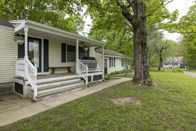 52 Pleasant St, North Berwick, ME 03906 - view of front facade with covered porch and a front yard