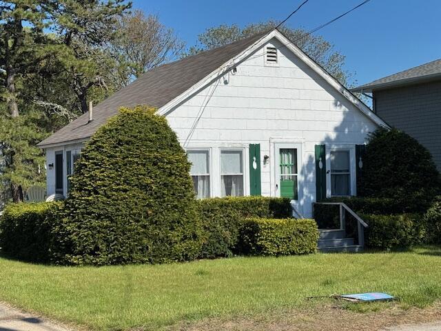 316 Ocean Ave, Wells, ME 04090 - view of front of property with a front yard