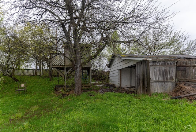 144 6th Ave, Madawaska, ME 04756 - view of yard with an outbuilding