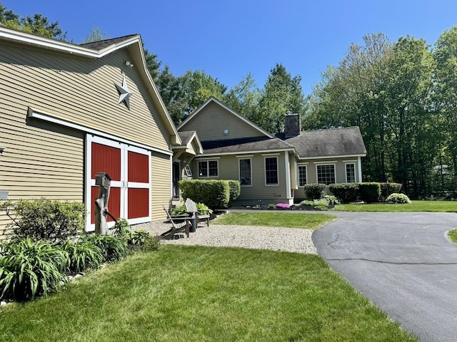 7 Ponderosa Ln, Biddeford, ME 04005 - traditional home featuring a chimney and a front yard
