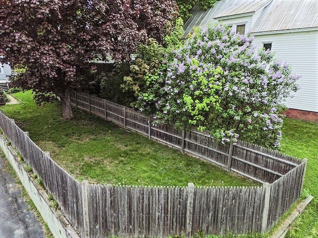 20 Donald St, Waterville, ME 04901 - view of yard