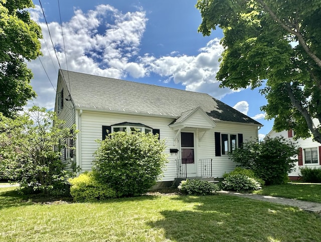 52 Rideout Ave, Lewiston, ME 04240 - view of front facade featuring a front lawn and roof with shingles