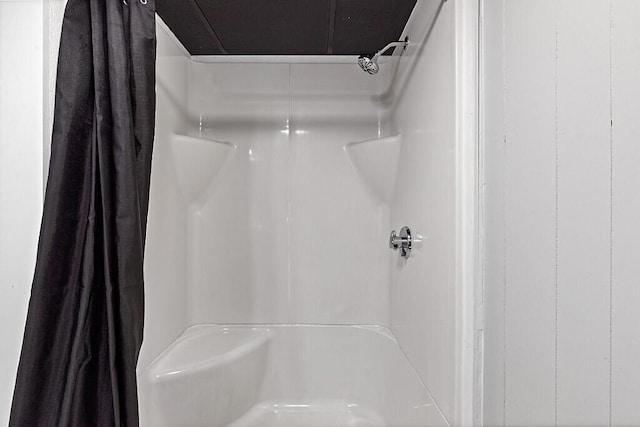 7 Philip Ave, Augusta, ME 04330 - full bathroom featuring a shower with shower curtain