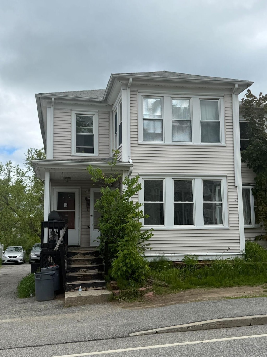 74 King Ave, Lewiston, ME 04240 - view of front of home featuring a porch