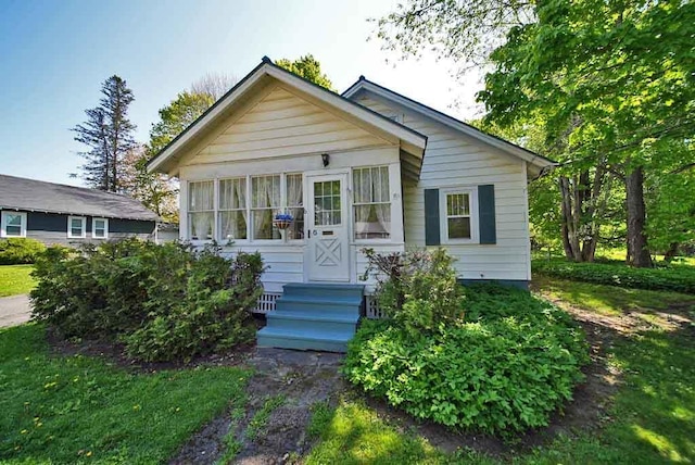 6 Pleasant Ct, Houlton, ME 04730 - view of bungalow-style home
