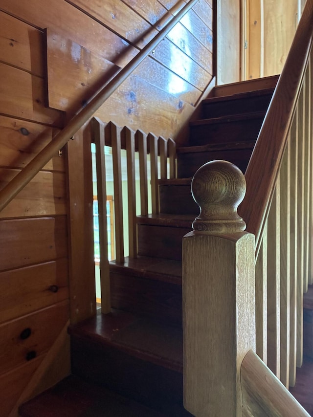 20 Monument Rd, Abbot, ME 04406 - view of staircase