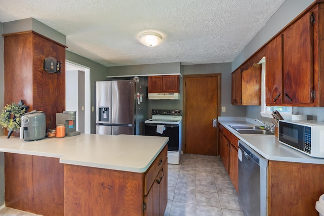 4 Scribner Cir, Lewiston, ME 04240 - kitchen featuring stainless steel appliances, under cabinet range hood, a peninsula, a textured ceiling, and light countertops