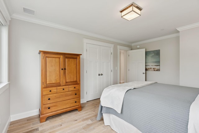 25 Benjamin Way, Portland, ME 04102 - bedroom featuring ornamental molding, light wood-style floors, a closet, and baseboards