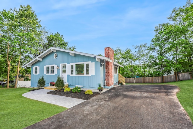 1 Knowlton Rd, Nashua, NH 03063 - view of front of home featuring a chimney and asphalt driveway