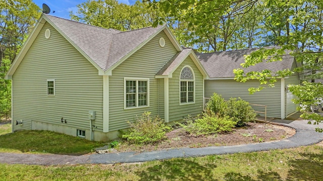 40 Acorn Ridge Rd, Freeport, ME 04032 - view of home's exterior featuring roof with shingles