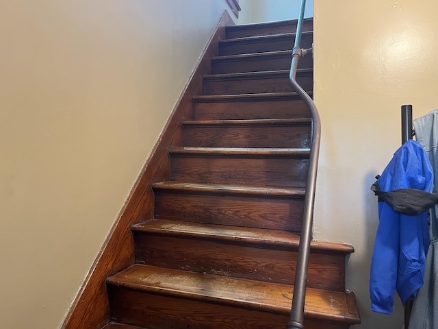 6 High St, Waterville, ME 04901 - view of stairs