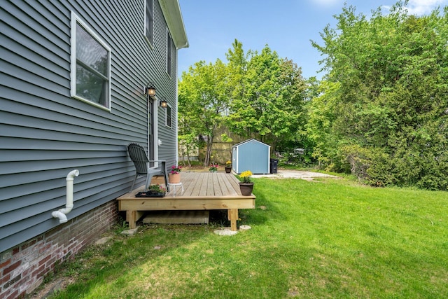 727 Hammond St, Bangor, ME 04401 - view of grassy yard featuring a wooden deck