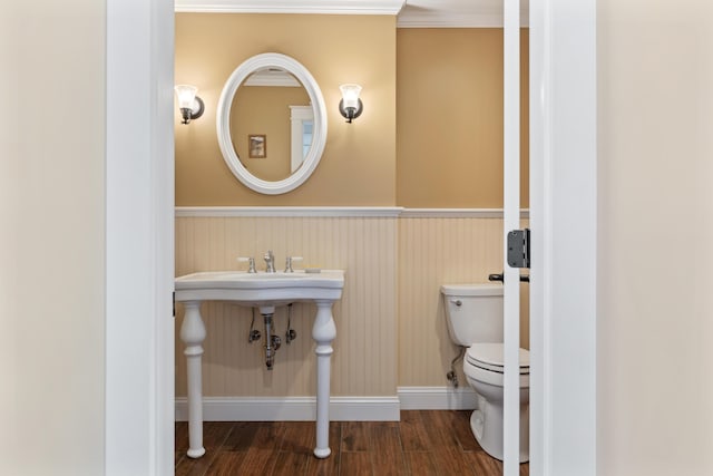 14 Merriconeag Ln, Harpswell, ME 04079 - half bath featuring toilet, wood finished floors, baseboards, and a wainscoted wall