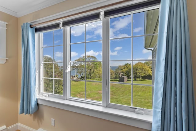 14 Merriconeag Ln, Harpswell, ME 04079 - detailed view of crown molding and baseboards