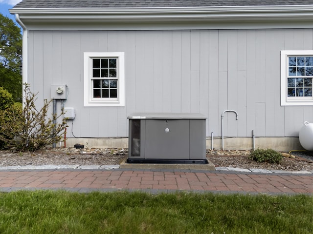 14 Merriconeag Ln, Harpswell, ME 04079 - property entrance featuring roof with shingles