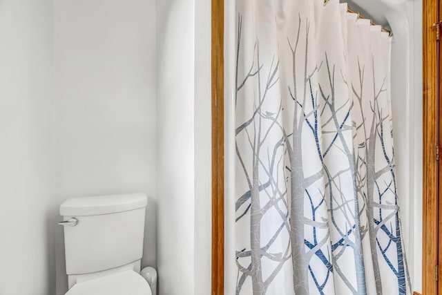 60 Evergreen Dr, Hermon, ME 04401 - full bathroom featuring toilet and a shower with curtain