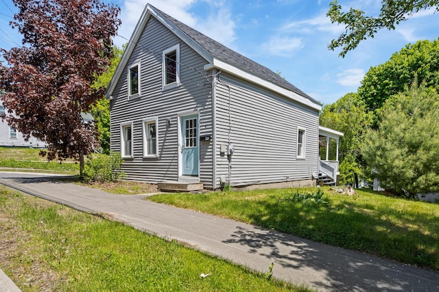 41 Parker St, Bangor, ME 04401 - view of front of home featuring a front lawn