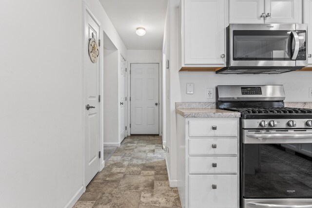 6 Jackson Ln, Kennebunk, ME 04043