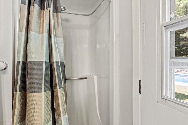 363 Winthrop Center Rd, Winthrop, ME 04364 - full bath featuring a shower with curtain
