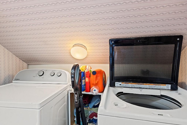 363 Winthrop Center Rd, Winthrop, ME 04364 - laundry room featuring washer / dryer and wallpapered walls