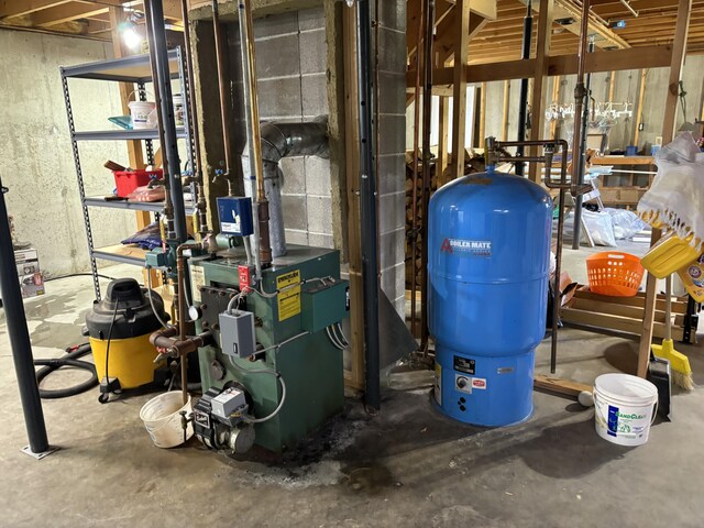 25 Raccoon Rd, Cushing, ME 04563 - utilities featuring a heating unit