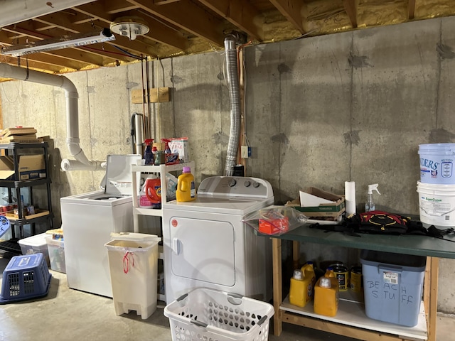 25 Raccoon Rd, Cushing, ME 04563 - unfinished below grade area featuring washing machine and clothes dryer