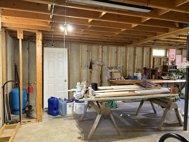 25 Raccoon Rd, Cushing, ME 04563 - below grade area featuring a water pressure tank